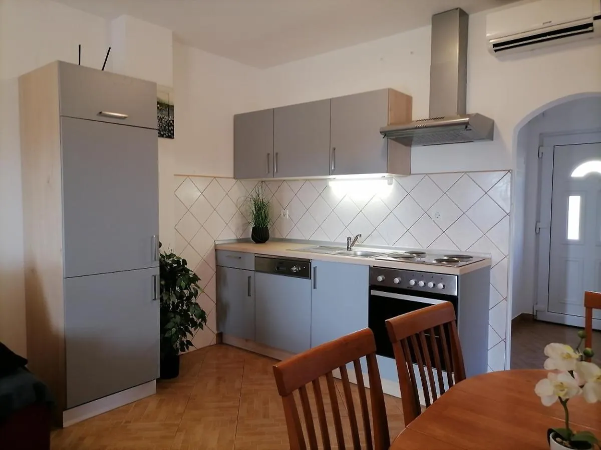 Apartments Erzen 140 Medulin