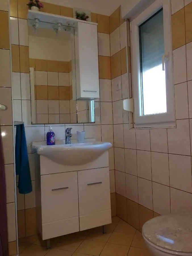 Apartments Erzen 140 메덜린 0*,  크로아티아