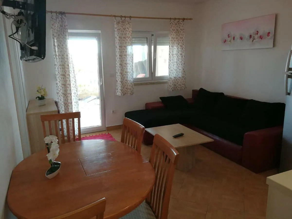Apartments Erzen 140 Medulin
