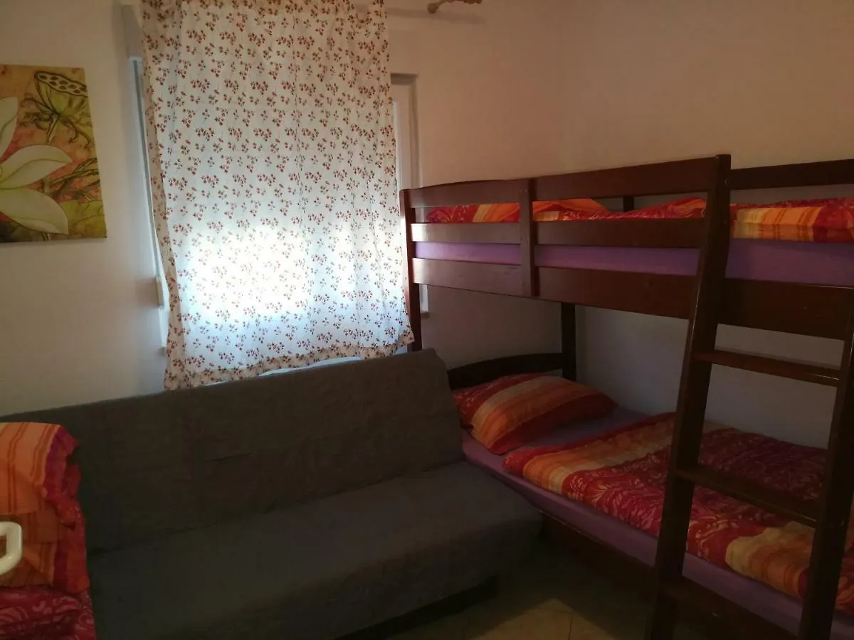 Apartments Erzen 140 Medulin 0*,