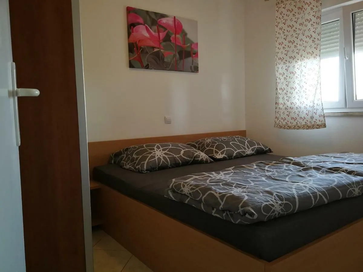 Apartments Erzen 140 메덜린 0*,  크로아티아