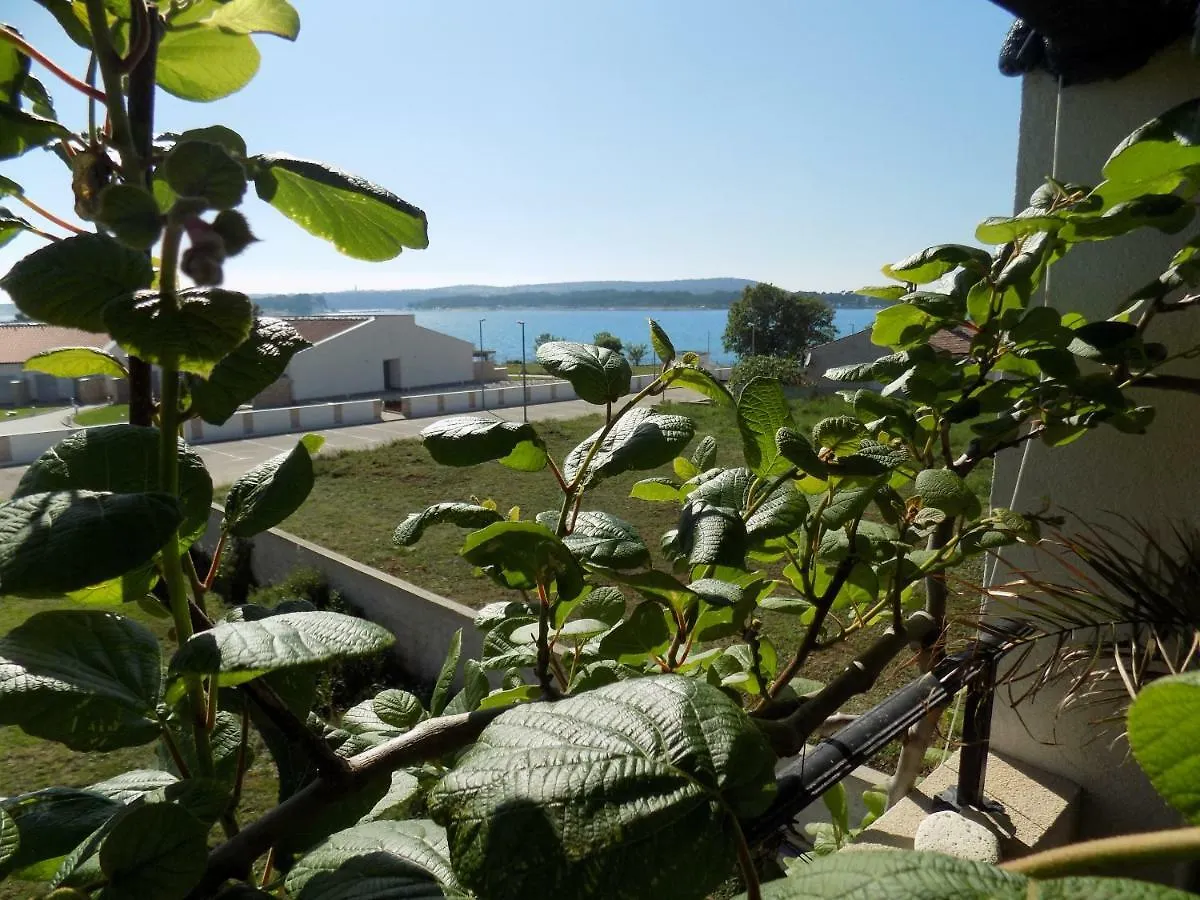 Apartments Erzen 140 Medulin